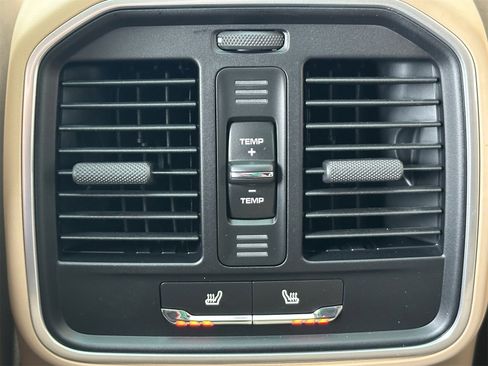 New 2026 Porsche Macan image 17