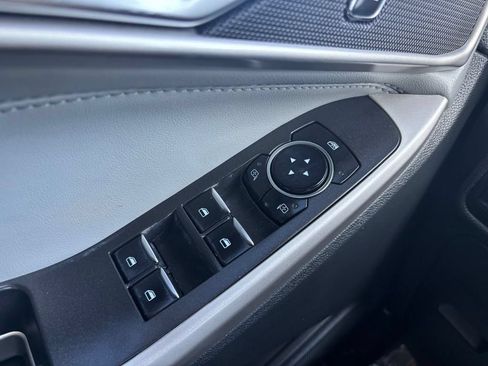 Used 2022 Ford Explorer XLT w/ Equipment Group 202A AWD/4WD image 8