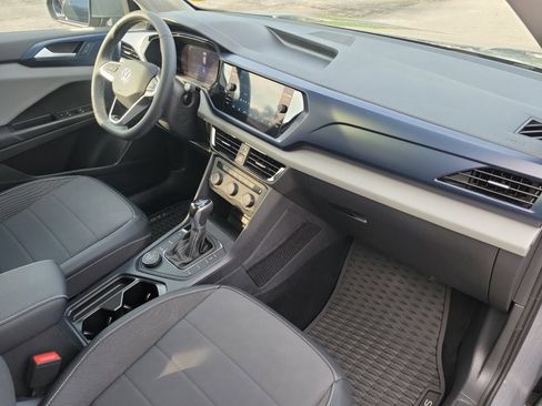 Certified 2022 Volkswagen Taos SE w/ Panoramic Sunroof Package AWD/4WD image 32