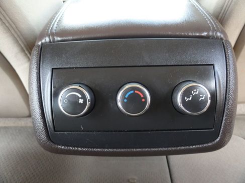 Used 2011 Buick Enclave CX FWD image 27