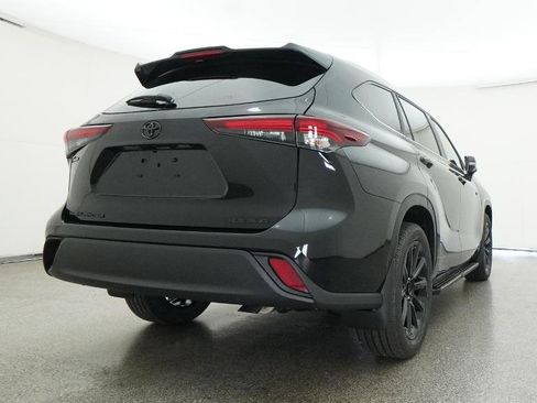 New 2026 Toyota Highlander XLE image 32