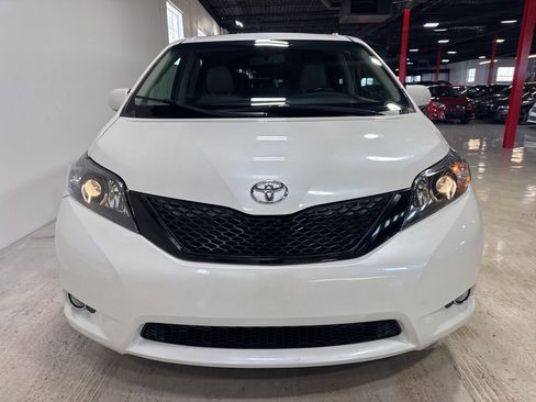 Used 2017 Toyota Sienna XLE Premium FWD image 8