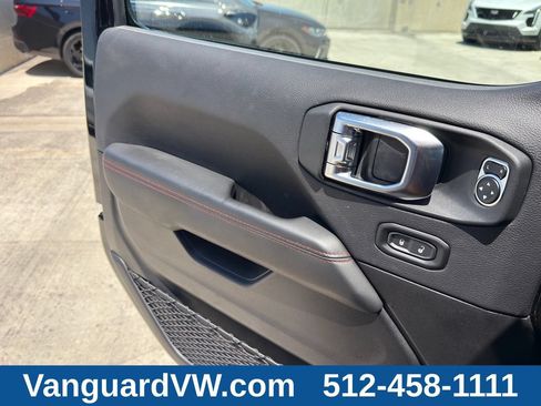 Used 2025 Jeep Gladiator Rubicon AWD/4WD image 25
