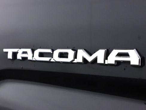 Used 2016 Toyota Tacoma SR5 w/ SR5 Appearance Package (SN) image 35