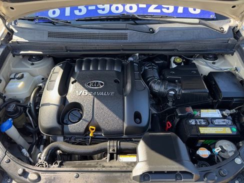 Used 2007 Kia Rondo EX w/ Premium Pkg image 19