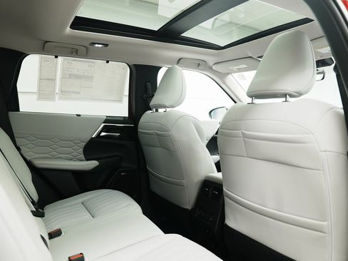 New 2025 Mitsubishi Outlander SEL image 33