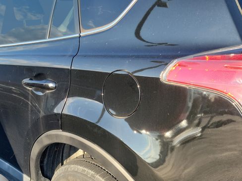 Used 2017 Toyota RAV4 LE FWD image 24