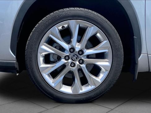 Used 2023 Toyota Highlander Limited FWD image 10