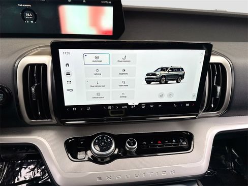 Used 2025 Ford Expedition Active image 24