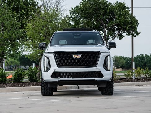 Used 2026 Cadillac Escalade V w/ LPO, ONYX Package AWD/4WD image 3