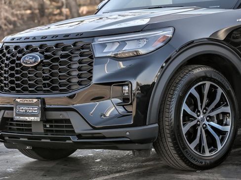 Used 2025 Ford Explorer ST-Line image 2
