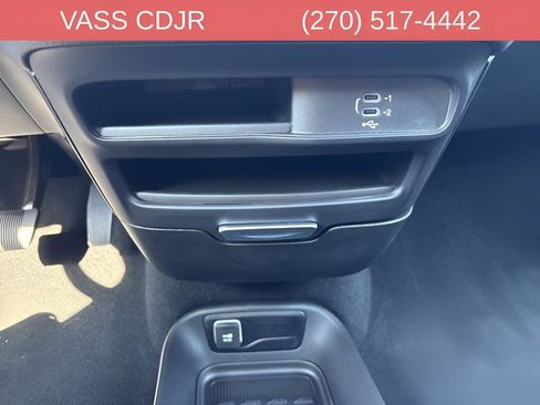 New 2026 Chrysler Pacifica Select image 26