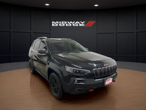 Used 2019 Jeep Cherokee Trailhawk image 1