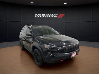 Used 2019 Jeep Cherokee Trailhawk video 1
