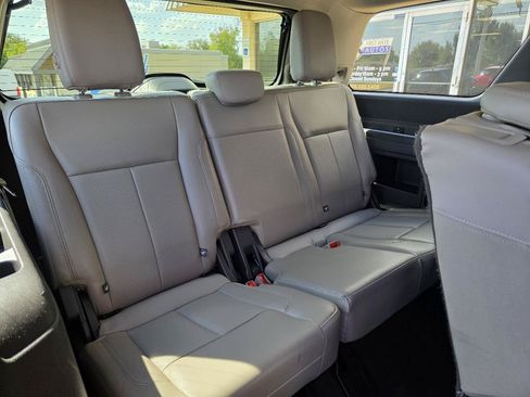 Used 2019 Ford Expedition XLT w/ Equipment Group 202A AWD/4WD image 24