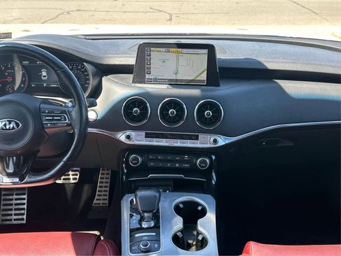 Used 2019 Kia Stinger GT2 image 18