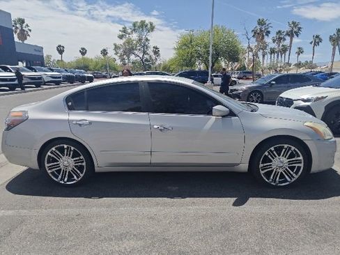 Used 2011 Nissan Altima 2.5 S FWD image 6