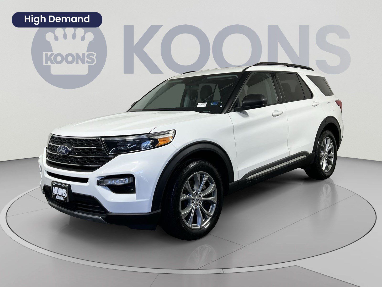 Certified 2022 Ford Explorer XLT w/ Equipment Group 202A AWD/4WD image 1