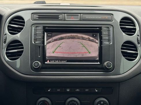 Used 2017 Volkswagen Tiguan S image 3