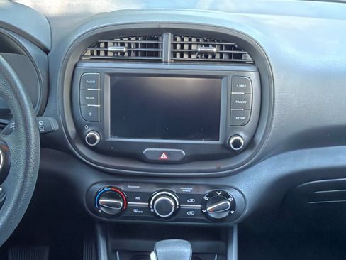 Used 2025 Kia Soul LX w/ LX Technology Package FWD image 20