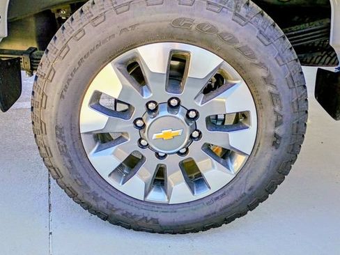 Used 2025 Chevrolet Silverado 2500 Custom w/ Custom Value Package AWD/4WD image 14