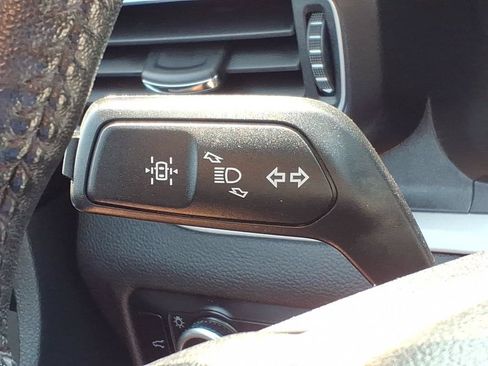 Used 2023 Ford Explorer XLT w/ Equipment Group 202A AWD/4WD image 23