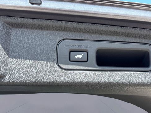 New 2026 Honda Odyssey Touring image 13