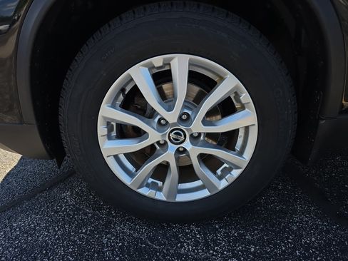 Used 2017 Nissan Rogue SV AWD/4WD image 8