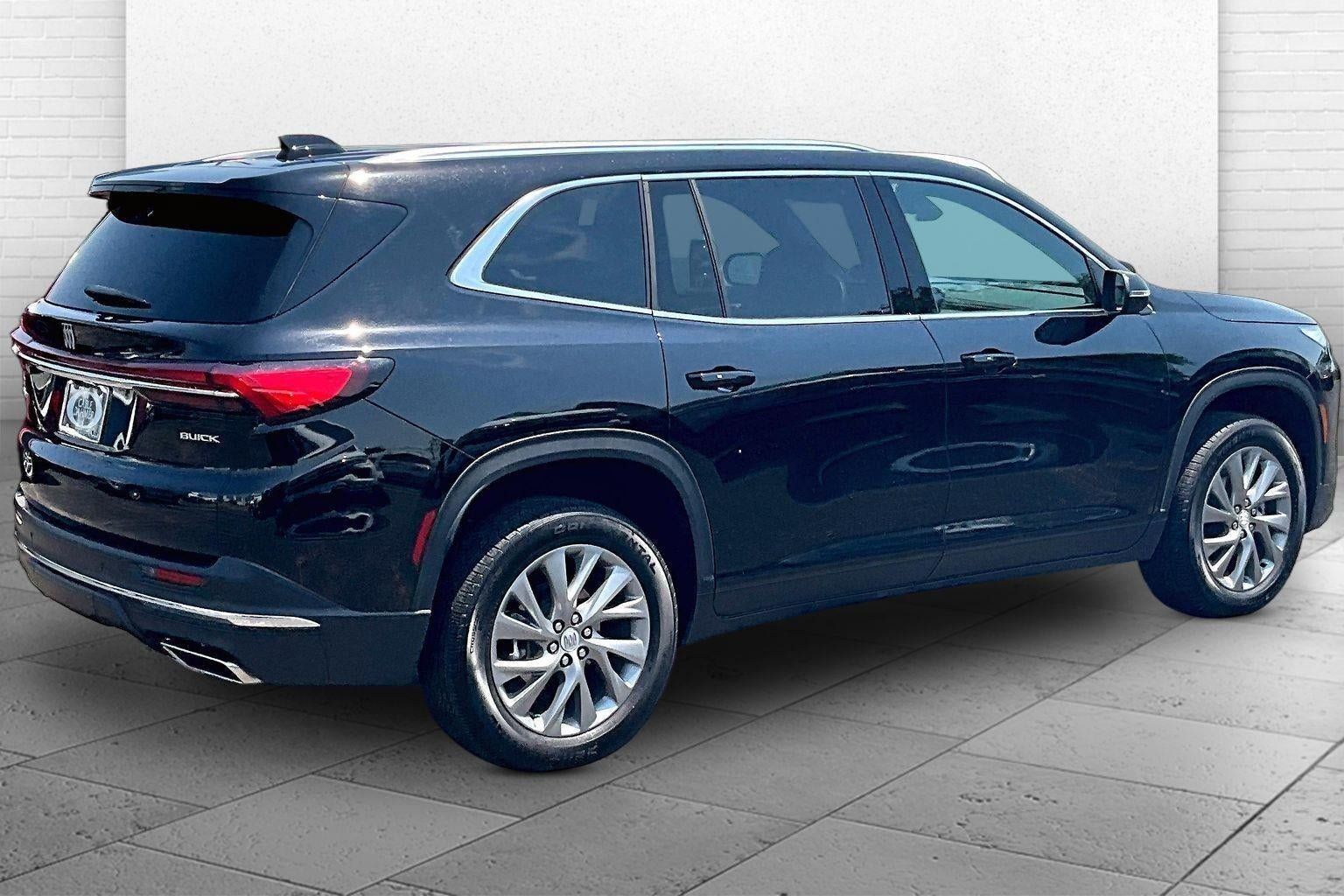 Used 2025 Buick Enclave Preferred FWD image 14