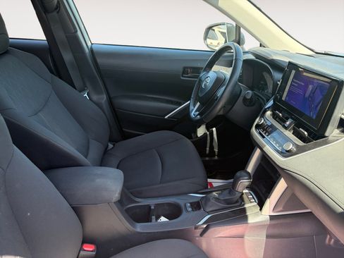 Used 2025 Toyota Corolla Cross LE FWD image 15