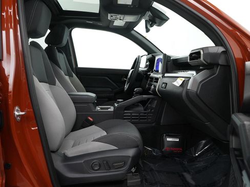 Used 2025 Toyota Tacoma TRD Off-Road image 10