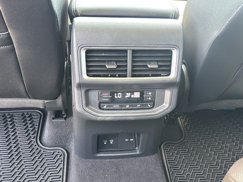 Used 2024 Volkswagen Atlas SEL AWD/4WD image 17