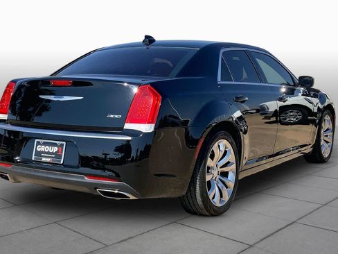 Used 2021 Chrysler 300 Touring w/ Chrome Appearance Package RWD image 13