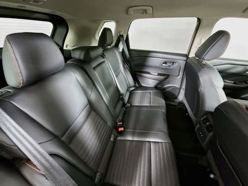 Used 2025 Nissan Rogue SV AWD/4WD image 26