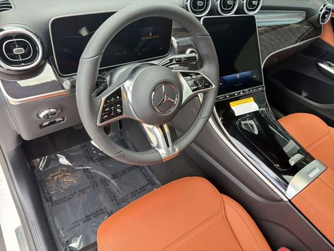 Used 2026 Mercedes-Benz GLC 300 image 4