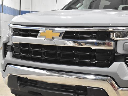Used 2024 Chevrolet Silverado 1500 LT AWD/4WD image 32
