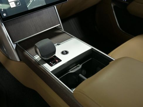 Used 2025 Land Rover Range Rover SE AWD/4WD image 44