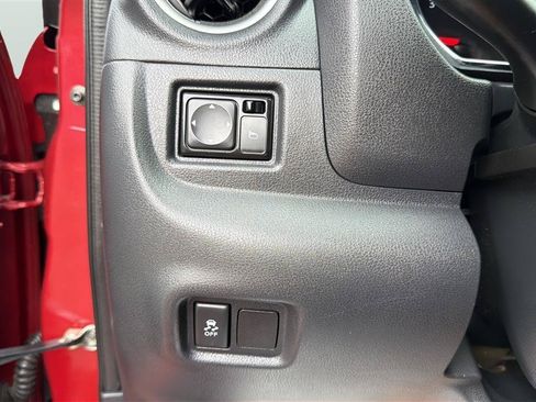 Used 2016 Nissan Versa SV FWD image 25