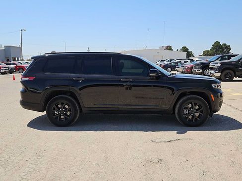 Used 2025 Jeep Grand Cherokee L Altitude AWD/4WD image 9