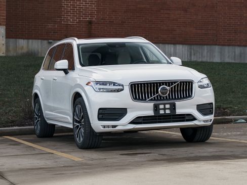 Used 2022 Volvo XC90 T6 Momentum w/ Advanced Package image 1