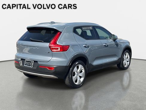 Used 2021 Volvo XC40 T5 Momentum image 5