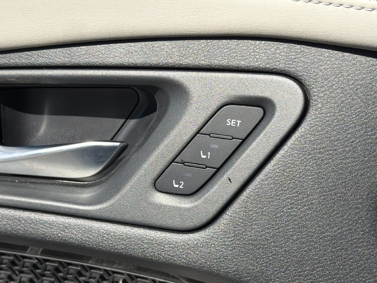 Certified 2023 Nissan Ariya FWD image 15