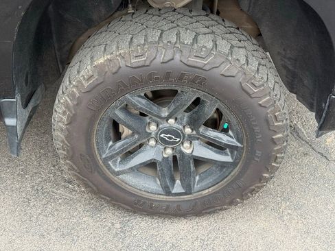 Used 2023 Chevrolet Silverado 1500 Custom Trail Boss AWD/4WD image 16