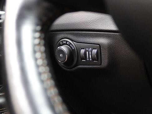 Used 2021 Jeep Compass Latitude w/ Sun and Sound Group AWD/4WD image 32