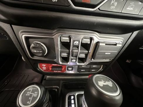 Used 2022 Jeep Wrangler Unlimited Rubicon 4xe AWD/4WD image 35