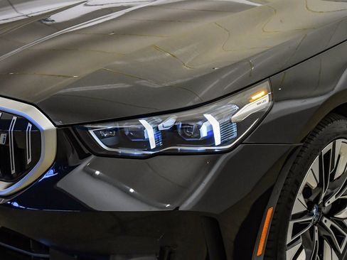 Used 2025 BMW i5 xDrive40 w/ Premium Package image 9