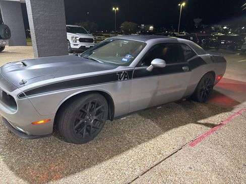 Used 2017 Dodge Challenger R/T w/ Quick Order Package 28P T/A RWD image 2