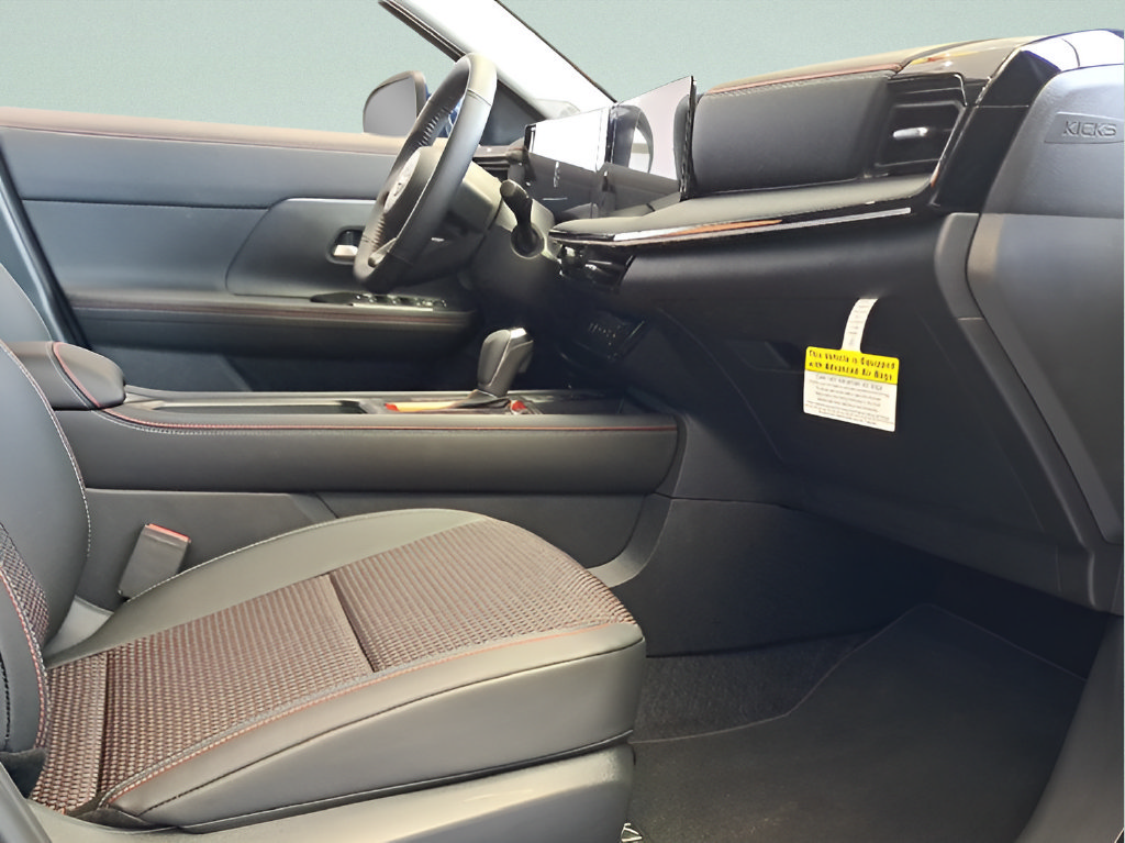 Certified 2025 Nissan Kicks SR FWD image 18
