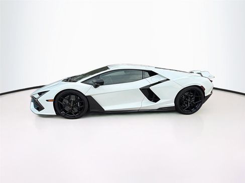 Used 2024 Lamborghini Revuelto Coupe image 4
