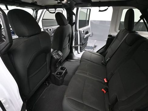 Used 2019 Jeep Wrangler Unlimited Sahara AWD/4WD image 37